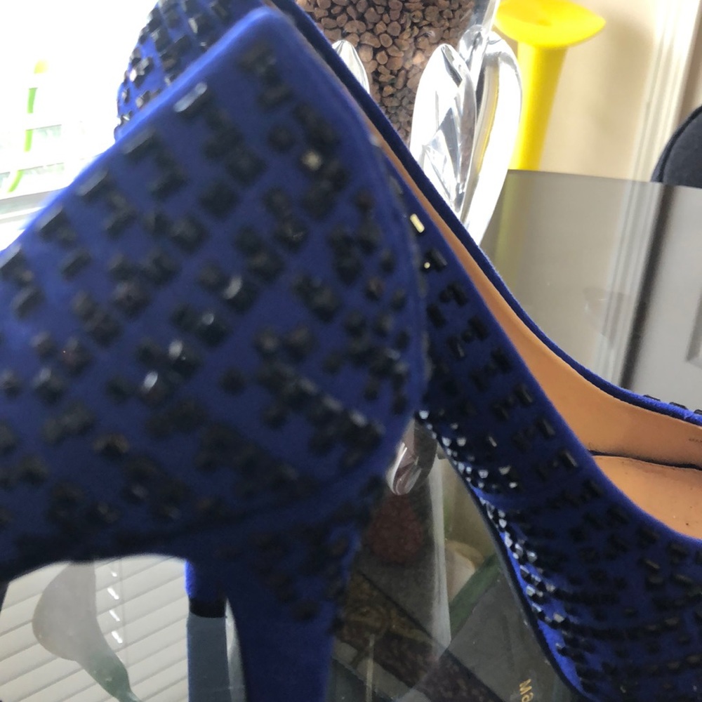Shoes - Picture 2 of 5
